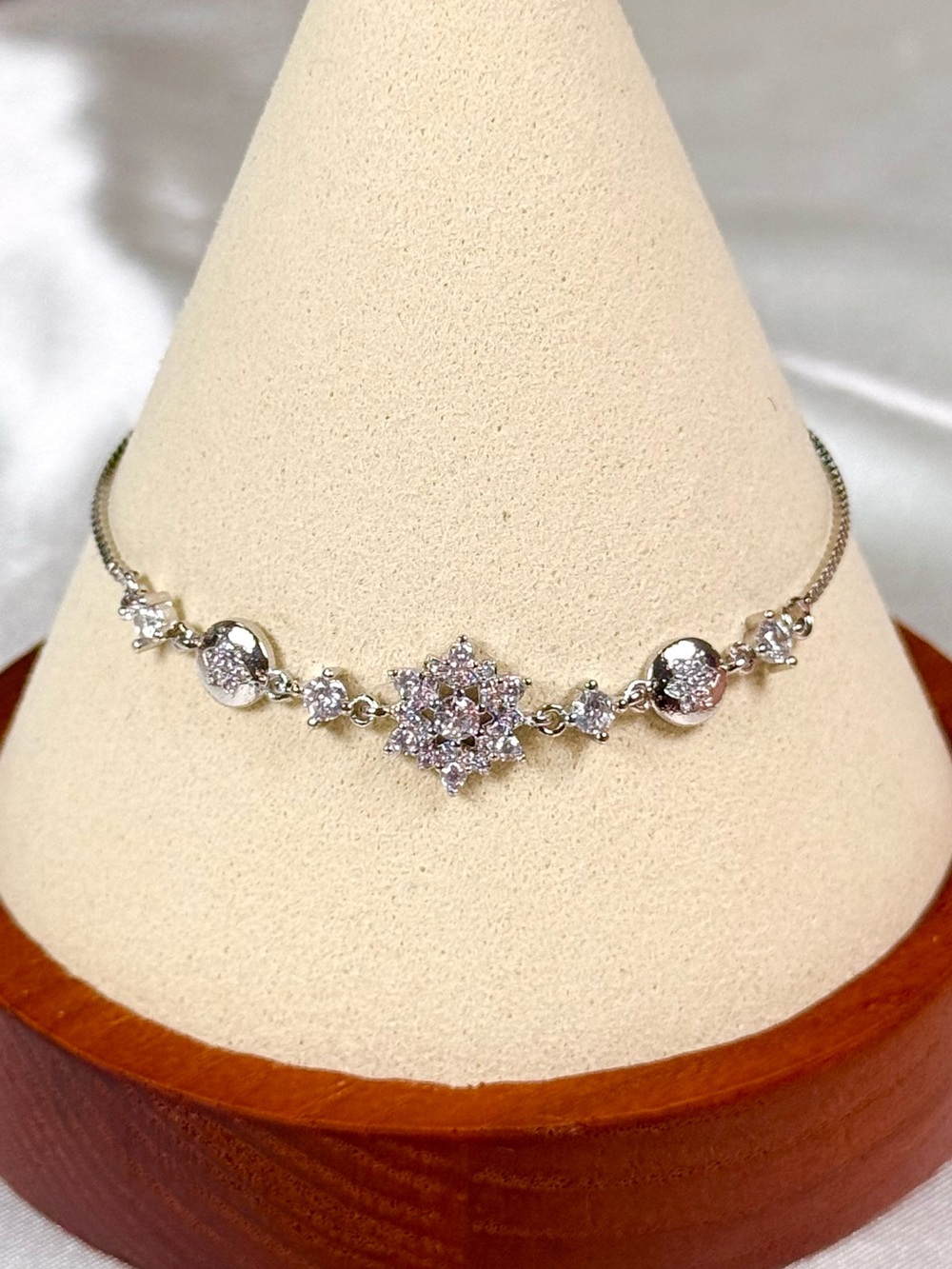 #163 Stainless Steel Elegant Micro-Inlaid Zirconia Flower Retractable Bracelet